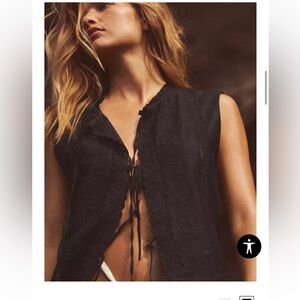 NWT. Zara Tie Embroidered top. Black M.